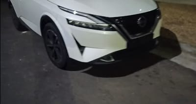 Uno de los vehículos que se quedó sin placas durante el sábado 9 de marzo. Foto: Captura de pantalla