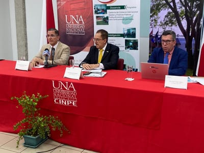 Norman Solorzano, director del Idespo, Olman Segura, director del CINPE, y Leiner Vargas, investigador del CINPE. (Cortesía).