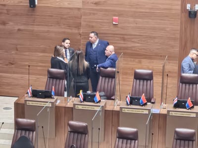 Los diputados del PUSC no quisieran hablar luego de la reunión de fracción. Foto: CRH