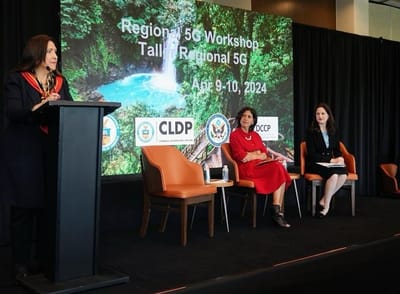 Cynthia Telles, embajadora de Estados Unidos en Costa Rica; Paula Bogantes, ministra de Ciencia y Tecnología y Anne Neuberger, asesora adjunta de Seguridad Nacional para Tecnología Cibernética y Emergente en el Consejo de Seguridad Nacional de EE. UU.