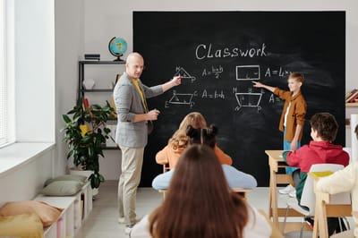Entre más edad, mayor miedo hay al "equivocarse" al aprender un idioma.