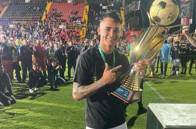 Futbolista del Cartaginés.
