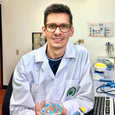 El doctor González lideró la investigación. Foto: UCR.