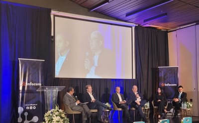 Juan Manuel Campos, director de Ciber Regulación; José Daniel Gómez, gerente general del Tigo Costa Rica; Marcelo Mouzo, director país de Claro; Rodolfo Apéstegui, director general de Telecable; Johana Escobar, gerente general de Liberty Costa Rica y José Rafael Solano, jefe de la Dirección Comercial de kölbi