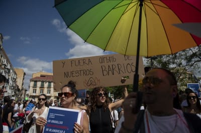 Manifestantes en España contra el turismo