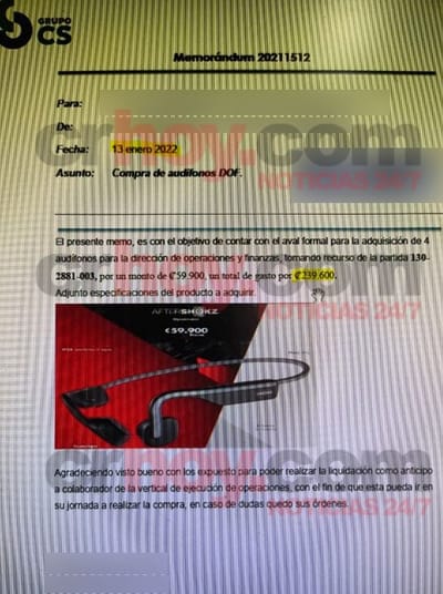 Correo interno donde se menciona la compra de 4 juegos de audífonos para uno de los directores. CRH