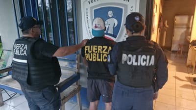 Detienen a hombre que vestía falso uniforme policial