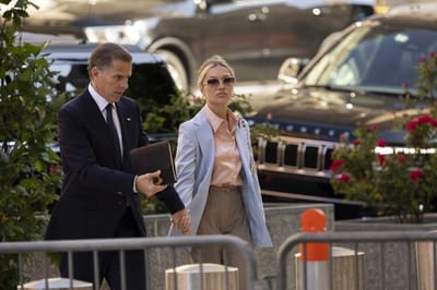 Hunter Biden y su esposa (AFP)