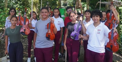 Con orquesta integrada por estudiantes, colegio Limonense busca alejar a los alumnos de la violencia