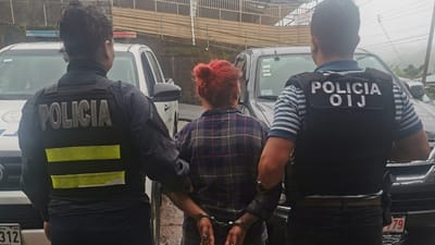 Mujer es detenida como sospechosa de vender droga en vía pública