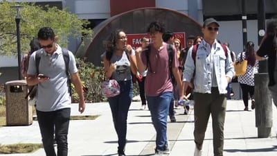 UNA utiliza una estrategia para nivelar el conocimiento de los estudiantes.