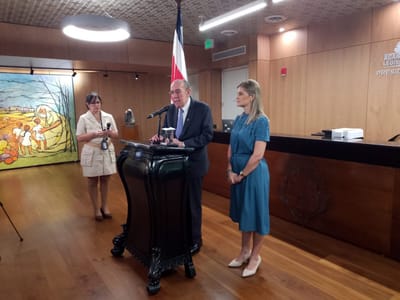 Rodrigo Arias, presidente del Congreso, y Laura Fernández, ministra de la Presidencia. (CRH).