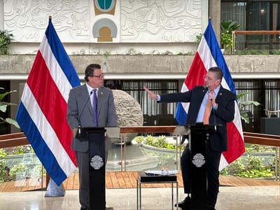 Franz Tattenbach Capra, ministro del Minae, y Rodrigo Chaves, presidente de la República. Casa Presidencial