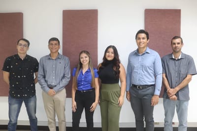 Este año CONARE becó a tres estudiantes y a tres docentes.
