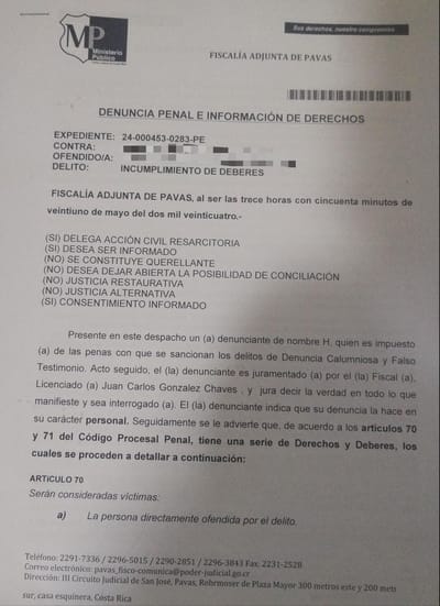 Denuncia de madre contra directora del centro educativo.
