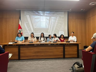 Estudiantes interponen recurso de amparo en contra de la ministra de Educación, Anna Katharina Muller.
