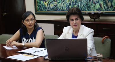 (Derecha) Astrid Fischel. Foto: Tomada de internet.