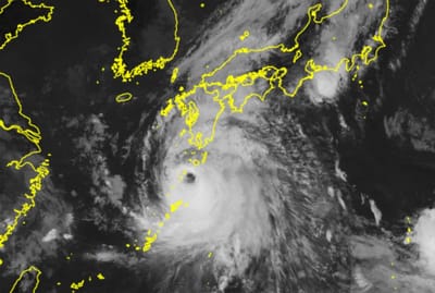 tomada por el satélite "Himawari" de la Agencia Meteorológica de Japón el 28 de agosto de 2024 muestra al tifón Shanshan (AFP)