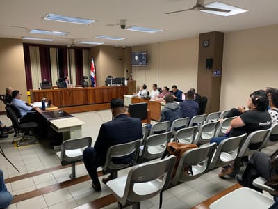 Audiencia de policías por atropello de perro
