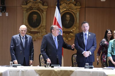Orlando Aguirre, presidente de la Corte Suprema; Rodrigo Arias, presidente de la Asamblea Legislativa y Rodrigo Chaves, presidente de la República. Archivo CRH