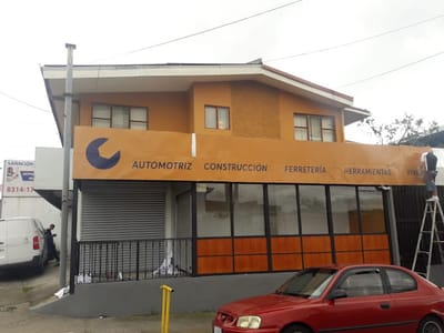 Fachada del edificio de CoopeFenix, en Goicoechea. Foto: Daniela Bolaños/Google