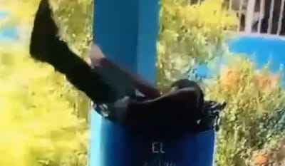 Estudiante de 13 años fue víctima de agresión. Compañeros lo metieron a un basurero.