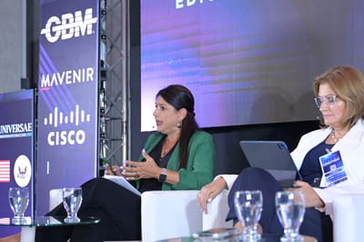 Maryleana Méndez (derecha), secretaria ejecutiva de la Asiet
