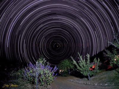 Estrellas rotando Este-Oeste, alrededor "Polaris".