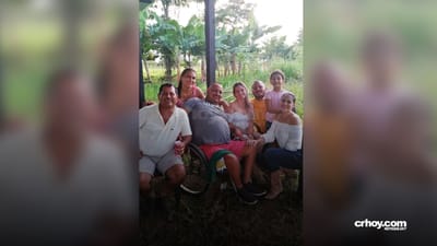 Familiares despiden a hombre que murió por ataque de abejas en Cariari