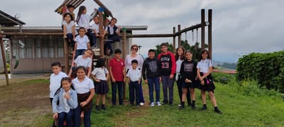 Docente ofrece premios a cambio de leer: niño que lea más libros obtiene tableta electrónica