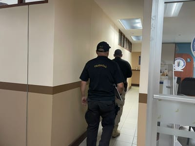 Empleado usó clave de alto funcionario de la CCSS que estaba de vacaciones para borrar correos de directivo investigado