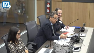 Franz Tattenbach, ministro del Minae, junto a Merryl Arias, directora del Área de Conservación Central. Foto: Captura de pantalla/YouTube