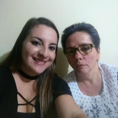 Rebeca Castillo (fallecida) en compañía de su madre Flory Hernández