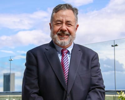 Sandro Zolezzi, experto en inversión extranjera y consultor internacional del BID. (Fotografía tomada de su perfil en Facebook).