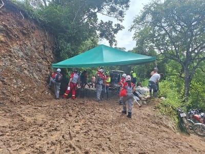 Rescate en mina de Abangares tras terraplén.