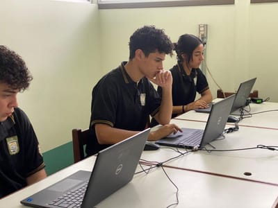 Más de 2 mil centros educativos no cuentan con docente de informática y recibirán la materia por docentes no especializados.