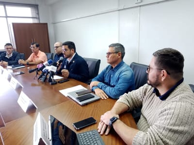 De derecha a izquierda, Luis Matamoros, director del Senasa, Fernando Vargas, viceministro, Víctor Carvajal, ministro, y Julián Arias, viceministro. (CRH).