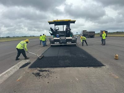 Obras en la pista del Daniel Oduber