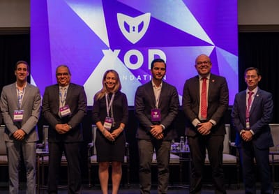Alfredo Vitas, experto internacional de GSMA; Edwin Castillo, gerente ASEP Panamá; Elizabeth Arroyave, vicepresidenta de Camtic y coordinadora del Capítulo 5G-IoT; José Gutiérrez, secretario de Infocom; Andrés Oviedo vicepresidente de Infocom; Eduardo Palacios, tesorero de Infocom.