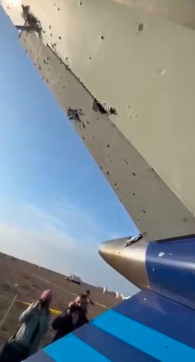 Impactos en avión que cayó en Kasajistán