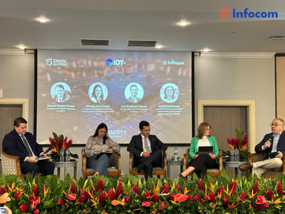 Hubert Vargas, viceministro de Telecomunicaciones; Cinthya Arias, presidenta del Consejo Directivo de la Sutel; José Gutiérrez, director Legal y de Asuntos Públicos de Liberty; Maryleana Méndez, secretaria general de Asiet y Adolfo Cruz, presidente de Camtic.