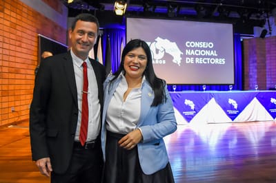 María Estrada, rectora del TEC. A su lado, el exrector de la UCR y expresidente de Conare, Gustavo Gutiérrez.