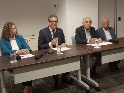 De izquierda a derecha, Ivannia Quesada, Manuel Tovar, Óscar Arias Moreira y Eduardo Arata. (CRH).