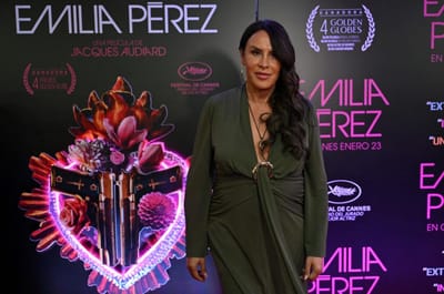 Karla Sofia Gascón decidió permanecer callada en lo sucesivo para no afectar la película en la que es protagonista .(Raul ARBOLEDA / AFP)