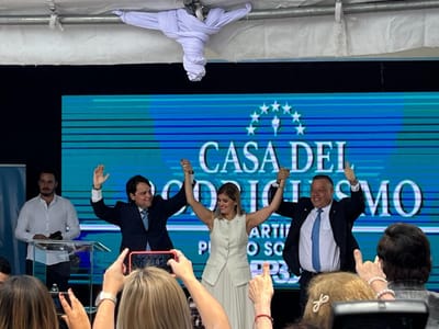 Douglas Soto, abogado y exmilitante del PUSC, y Francisco Gamboa, exministro del MEIC, acompañan a Laura Fernández en la precandidatura por el PPSO. CRH