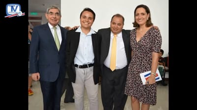 Óscar Arias, expresidente de la República, junto a Freddy González y Suzanne Fischel, esposa del exmandatario. Foto: Asamblea Legislativa
