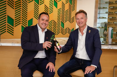 Rolando Carvajal, director general CEO de FIFCO, y Dolf van den Brink, presidente del Consejo Ejecutivo de Heineken.