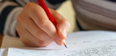 niño-escribiendo