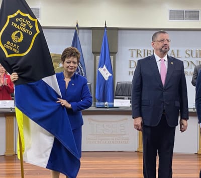Eugenia Zamora, presidenta del TSE y Rodrigo Chaves, presidente de la República. CRH