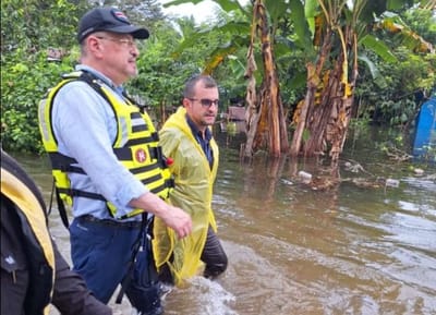 El "Profe Ariel", junto a Rodrigo Chaves, presidente de la República. Foto: Facebook.